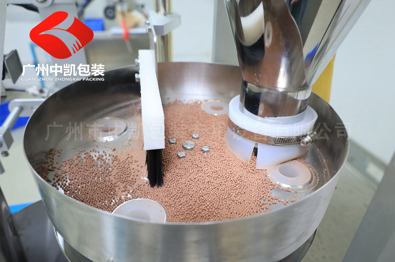 超聲波長條干燥劑包裝機2.jpg