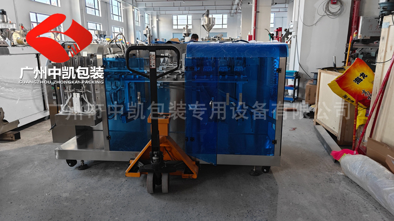 河南曹總2臺(tái)西梅汁給袋式包裝機(jī)3.jpg