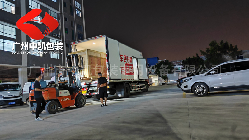 河南曹總2臺(tái)西梅汁給袋式包裝機(jī)4.jpg